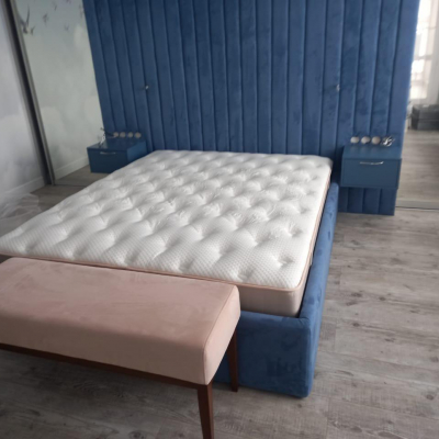 Кровать с мягкой панелью и тумбами - masterskay-mebely.ru - Екатеринбург