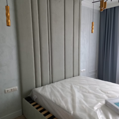 Кровать с мягкой стеновой панелью вариант 3 - masterskay-mebely.ru - Екатеринбург