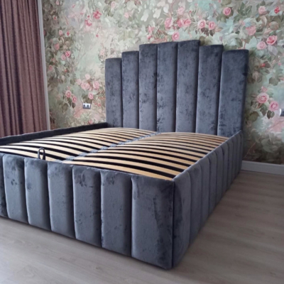 Кровать с мягким изголовьем и вертикальными полосами - masterskay-mebely.ru - Екатеринбург