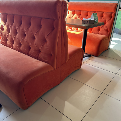 Диван для кафе с каретной стяжкой - masterskay-mebely.ru - Екатеринбург