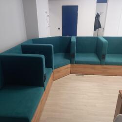 Угловой диван для общественной зоны в ЖК